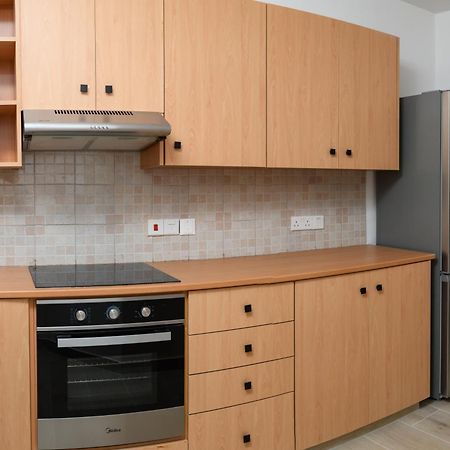 Ollies 3 Bedroom Apartment Larnaca Extérieur photo