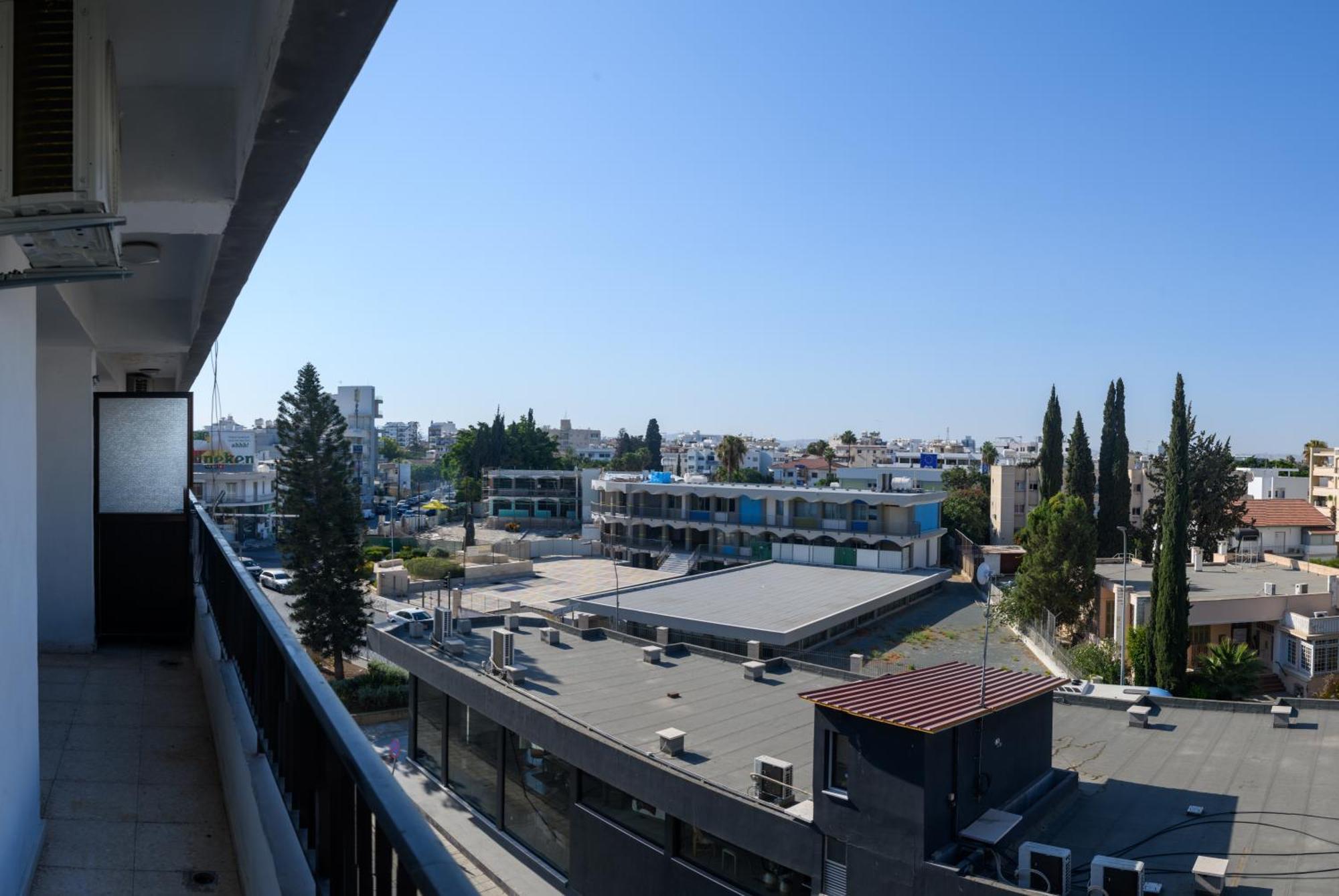 Ollies 3 Bedroom Apartment Larnaca Extérieur photo